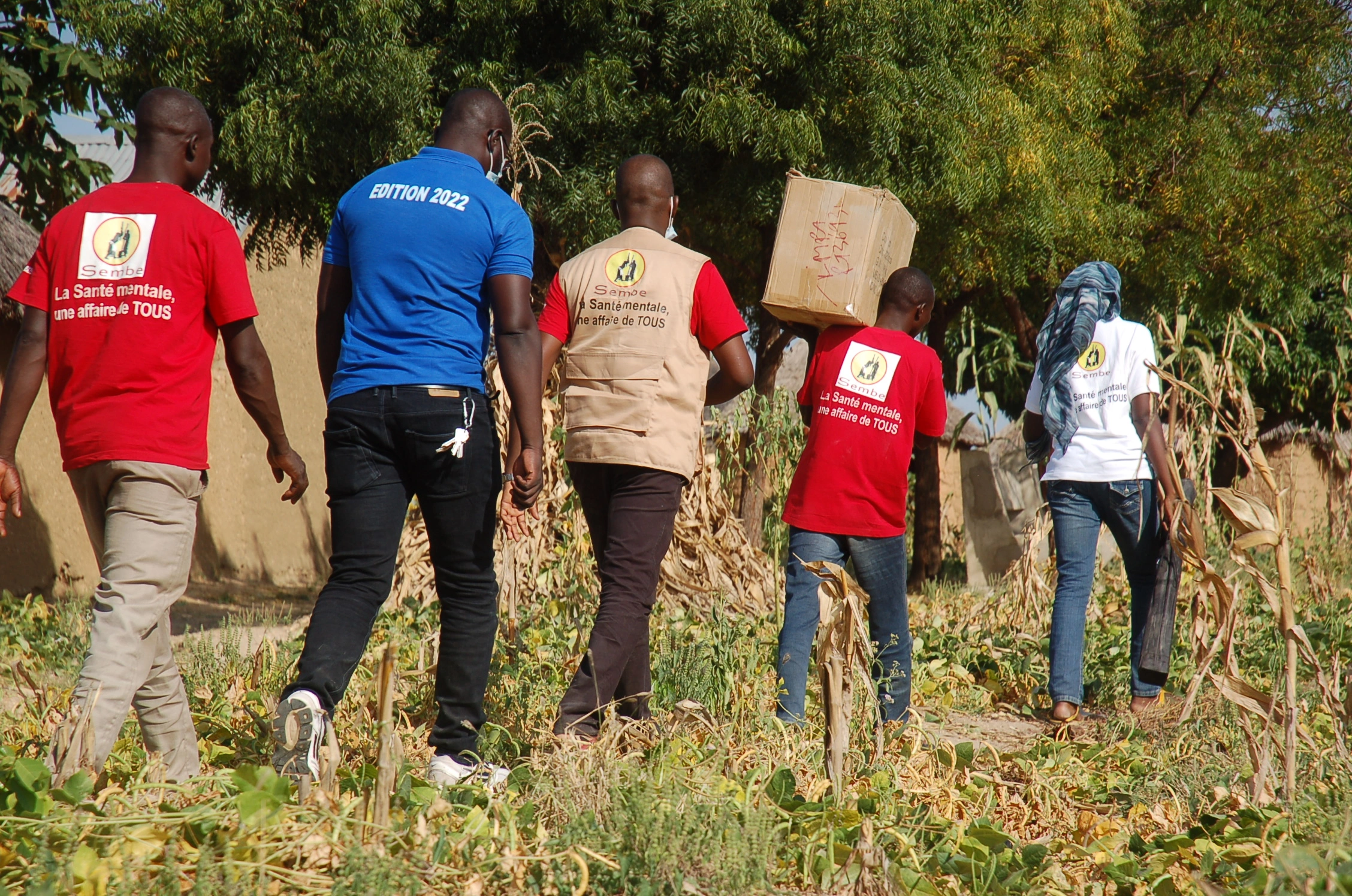 Sembe team members and intermediaries acessing the community of Maxi-Mabass